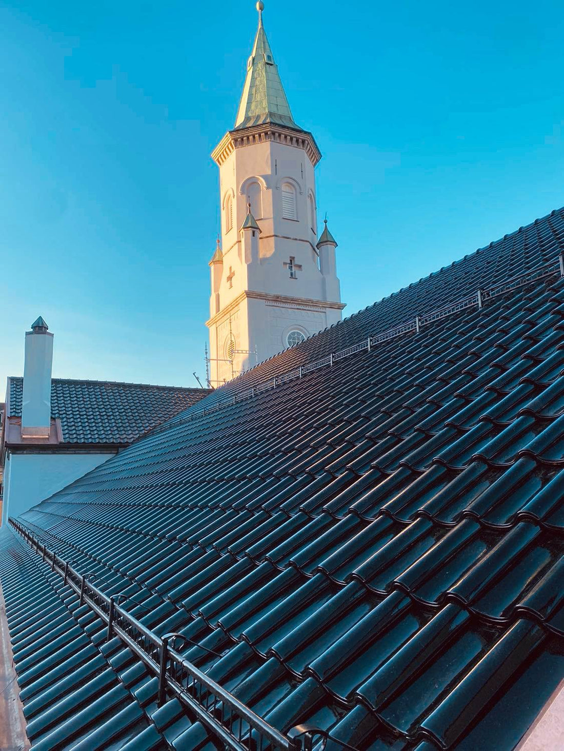 Her er 5 fordeler med å velge glasert takstein på Vestlandet